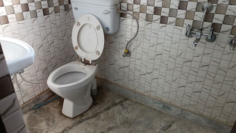 Bathroom, vaishali sector 3 2 Bedroom 680 Sq.Ft. Builder Floor In Vaishali Sector 3 Ghaziabad 10336763