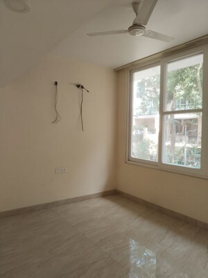 Room in 3 BHK Builder Floor at Sarita Vihar – for Sale