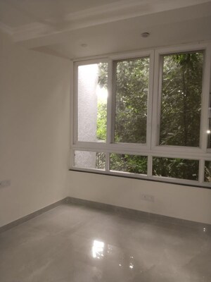 Room in 3 BHK Builder Floor at Sarita Vihar – for Rent