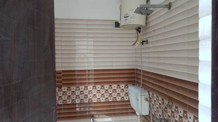 Bathroom, vaishali sector 3 2 Bedroom 670 Sq.Ft. Builder Floor In Vaishali Sector 3 Ghaziabad 10336807