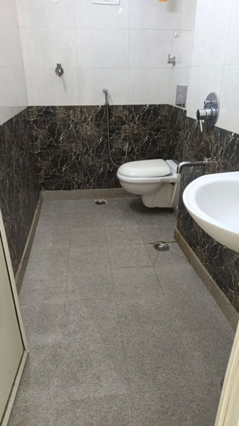 Bathroom, ip extension 2 Bedroom 1050 Sq.Ft. Apartment In Ip Extension Delhi 10336824