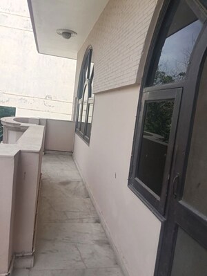 Kitchen in 1 BHK Builder Floor at DLF Royale Residences, Dlf Phase I – for Rent