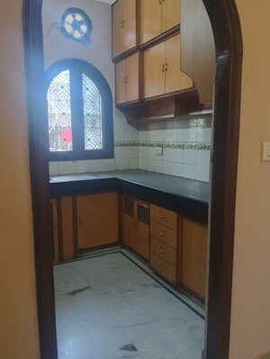 Kitchen in 1 BHK Builder Floor at DLF Royale Residences, Dlf Phase I – for Rent