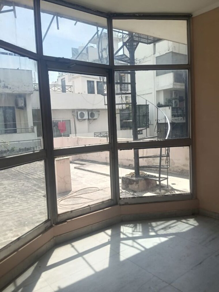 Room, dlf-royale-residences 1 Bedroom 300 Sq.Yd. Builder Floor In Dlf Phase I Gurgaon 10336836