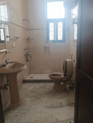 Bathroom in 1 BHK Builder Floor at DLF Royale Residences, Dlf Phase I – for Rent
