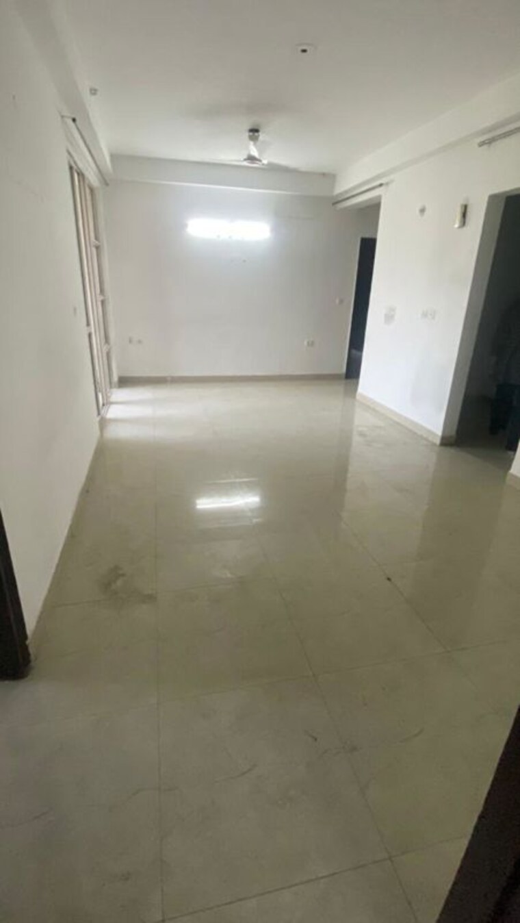 Room, sds-nri-residency-omega-ii 3.5 Bedroom 1600 Sq.Ft. Apartment In Omega Ii Greater Noida Greater Noida 10336822