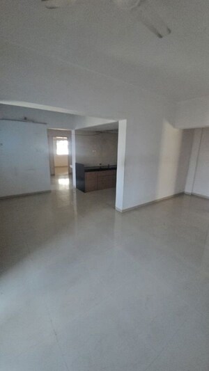 Room in 3 BHK Apartment at Ovhal Spring, Pimple Nilakh – for Rent
