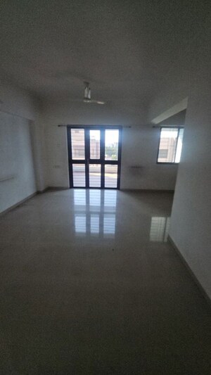 Room in 3 BHK Apartment at Ovhal Spring, Pimple Nilakh – for Rent