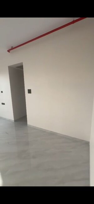 Room in 3 BHK Apartment at Kabra Garnet, Malad West – for Rent