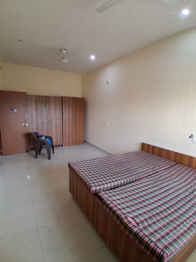 Bedroom, dlf-garden-villas 3 Bedroom 1350 Sq.Ft. Builder Floor In Sector 43 Gurgaon 10336846