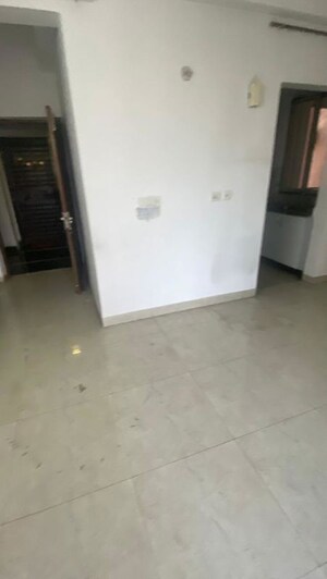 Room in 3.5 BHK Apartment at SDS NRI Residency Omega II, Omega Ii Greater Noida – for Rent