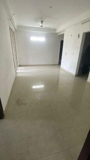 Room in 3.5 BHK Apartment at SDS NRI Residency Omega II, Omega Ii Greater Noida – for Rent