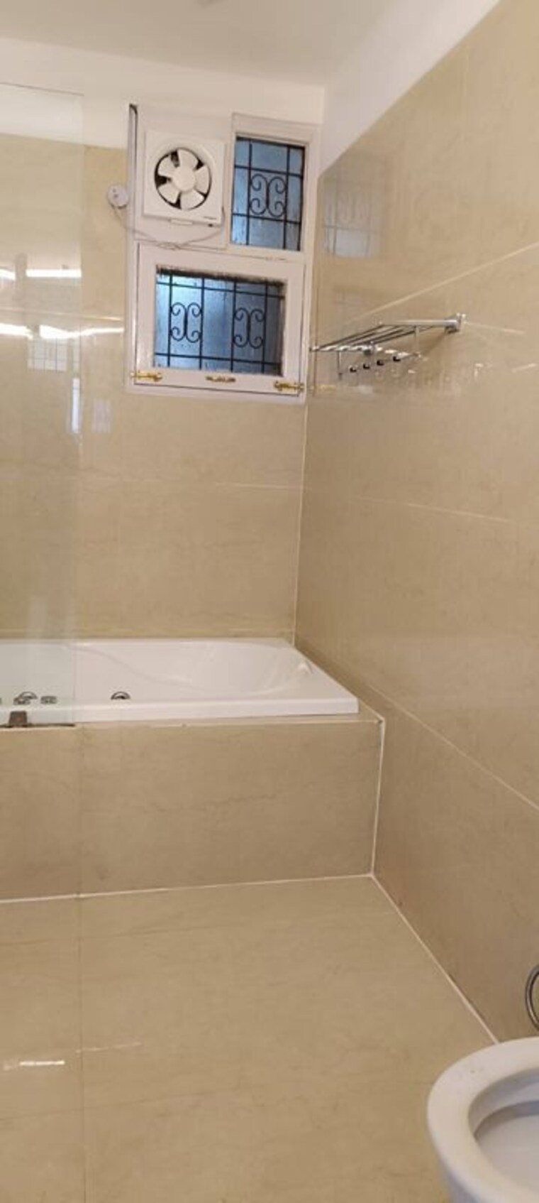 Room, greater kailash ii 3 Bedroom 250 Sq.Yd. Builder Floor In Greater Kailash ii Delhi 10336861