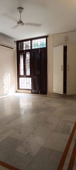 Room in 3 BHK Builder Floor at Greater Kailash ii – for Rent