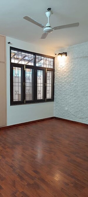 Room in 3 BHK Builder Floor at Greater Kailash ii – for Rent