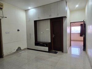 Room in 3.5 BHK Apartment at Omaxe The Palace, Gomti Nagar – for Rent