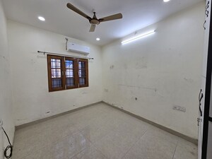 Room in 3.5 BHK Apartment at Omaxe The Palace, Gomti Nagar – for Rent