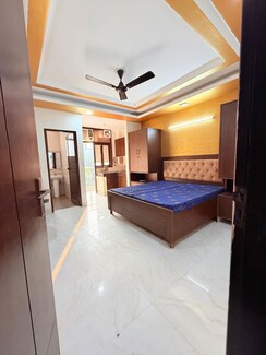 1 RkBuilder Floor For Rent in DLF City Phase 3