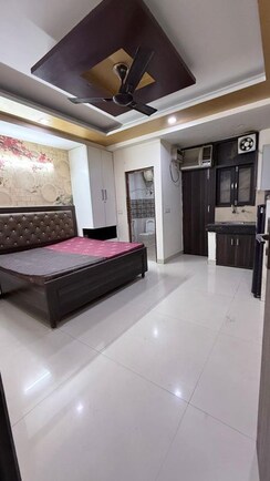 1 RkBuilder Floor For Rent in DLF City Phase 3