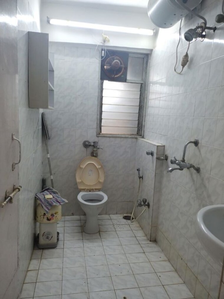 Bathroom, dosti-daffodil 1 Bedroom 400 Sq.Ft. Apartment In Wadala East Mumbai 10314635