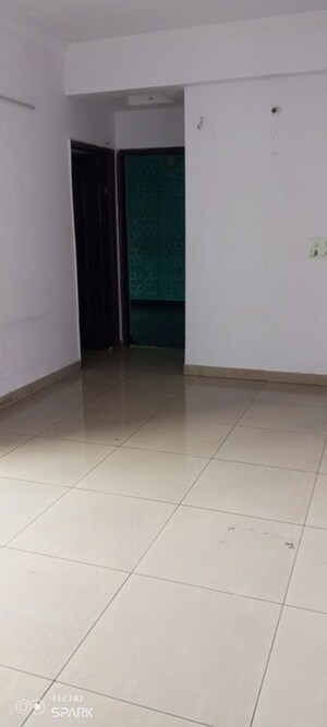 Room in 3.5 BHK Apartment at Exotica Dreamville, Sector 16c Greater Noida – for Rent