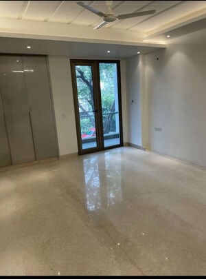 Room in 4 BHK Builder Floor at Greater Kailash ii – for Rent