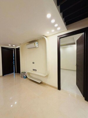 Room in 3 BHK Builder Floor at 4S Aradhya Extension, Sector 67a – for Rent