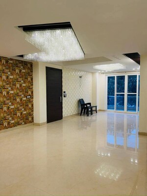 Room in 3 BHK Builder Floor at 4S Aradhya Extension, Sector 67a – for Rent