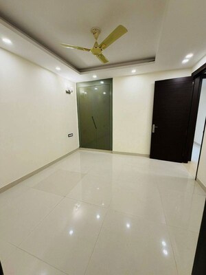 Room in 3 BHK Builder Floor at 4S Aradhya Extension, Sector 67a – for Rent
