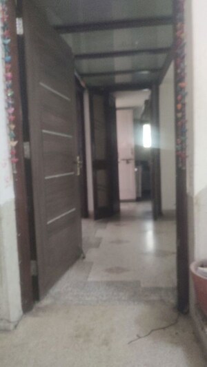 Building Lobby in 4 BHK Builder Floor at Safdarjung Enclave – for Rent