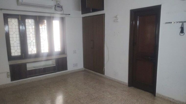Room, safdarjung enclave 4 Bedroom 500 Sq.Yd. Builder Floor In Safdarjung Enclave Delhi 10337054
