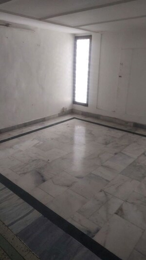 Room in 4 BHK Builder Floor at Safdarjung Enclave – for Rent
