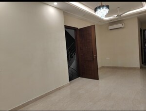 Room in 3 BHK Builder Floor at Saket – for Rent
