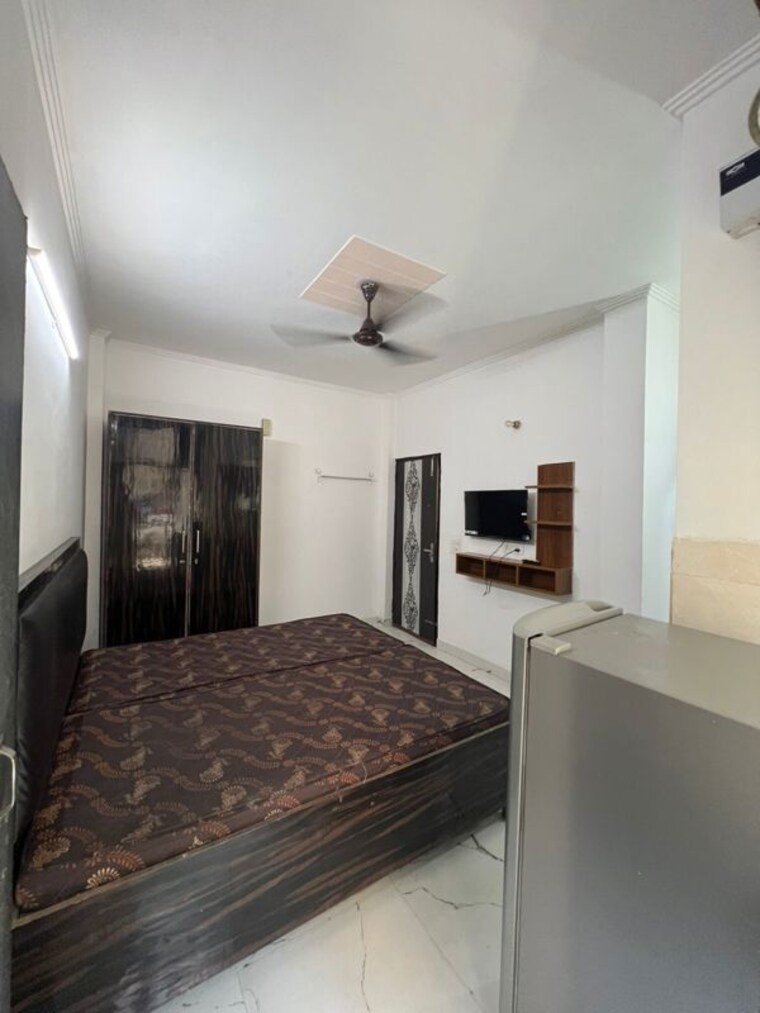 Bedroom, ansal-sushant-apartments 1 RK 450 Sq.Ft. Builder Floor In Sushant Lok I Gurgaon 10337090