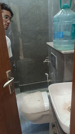 Furnished Amenities in 2 BHK Builder Floor at New Rajinder Nagar – for Rent