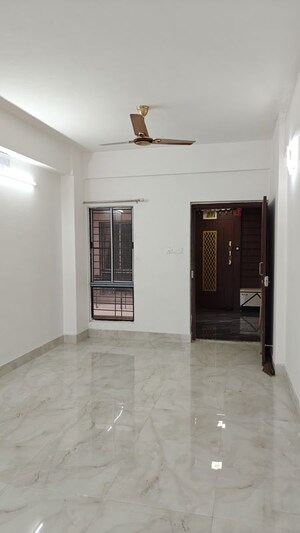 Room in 3 BHK Apartment at Natural City Laketown, Lake Town – for Rent