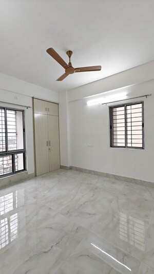 Room in 3 BHK Apartment at Natural City Laketown, Lake Town – for Rent