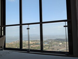 Room in 3 BHK Apartment at Peninsula Celestia Spaces, Parel – for Rent