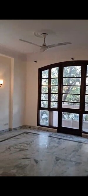 Room in 4 BHK Builder Floor at Greater Kailash I – for Rent