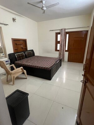 Room in 2 BHK Builder Floor at Sector 14 – for Rent