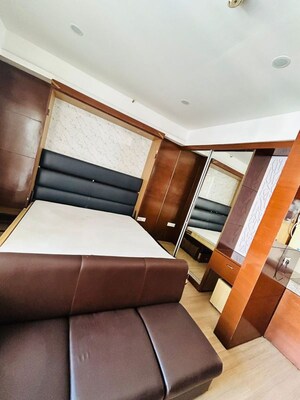 Furnished Amenities in 1 RK Apartment at DLF Vibhuti Khand, Gomti Nagar – for Rent