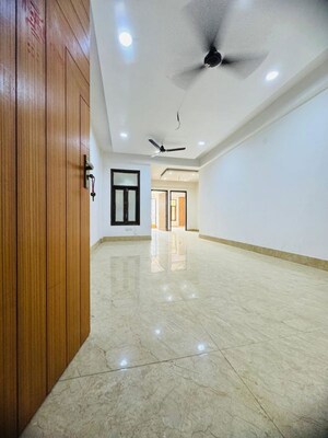 Room in 3 BHK Builder Floor at Chattarpur – for Rent
