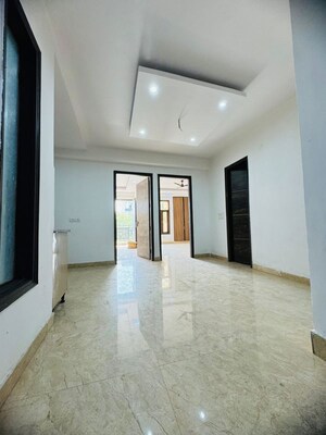 Room in 3 BHK Builder Floor at Chattarpur – for Rent
