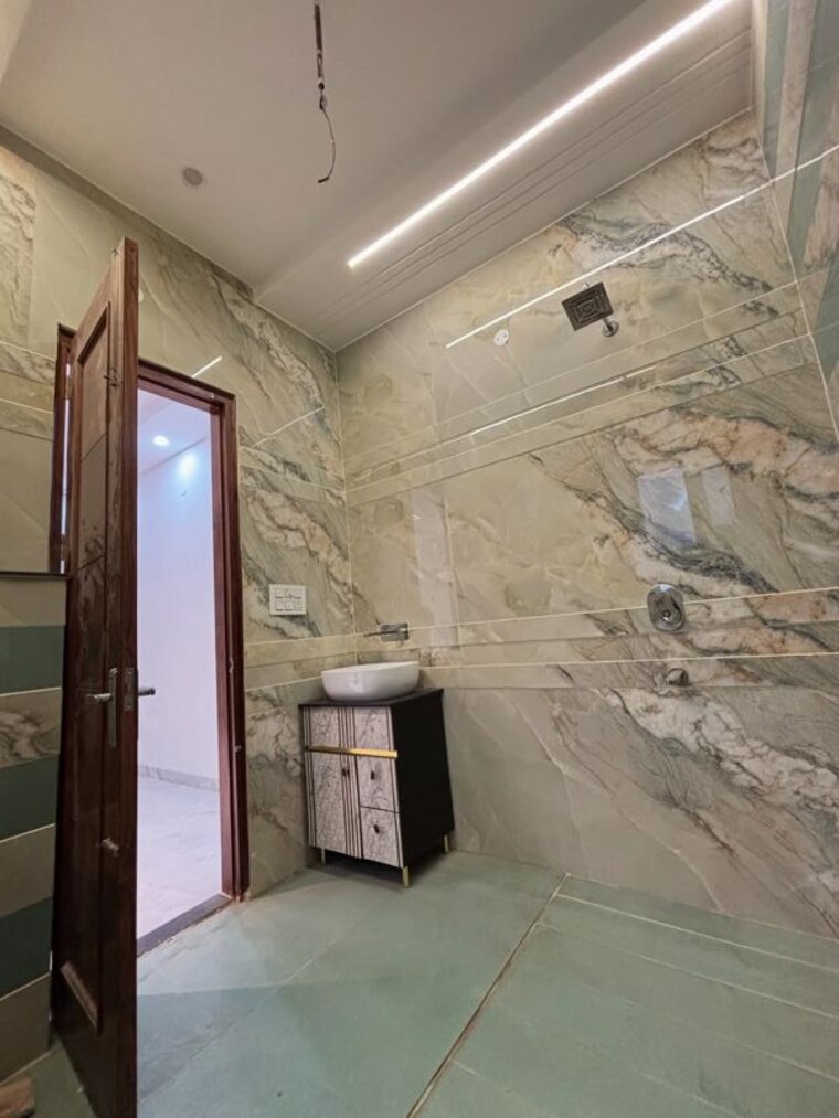 Kitchen, ashok vihar 6+ Bedroom 300 Sq.Yd. Independent House In Ashok Vihar Delhi 10337156