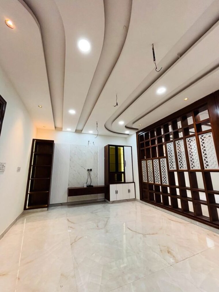Living Room, ashok vihar 6+ Bedroom 300 Sq.Yd. Independent House In Ashok Vihar Delhi 10337156