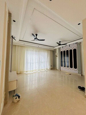 Room in 3 BHK Builder Floor at Anant Raj Ashok Estate, Sector 63a – for Sale