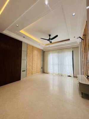 Room in 3 BHK Builder Floor at Anant Raj Ashok Estate, Sector 63a – for Sale