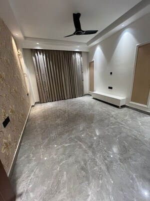 Building Lobby in 3 BHK Builder Floor at BPTP Green Oaks, Sector 70a – for Sale