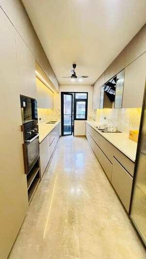 Building Lobby in 3 BHK Builder Floor at BPTP Green Oaks, Sector 70a – for Sale