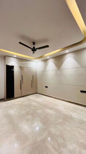 Kitchen in 3 BHK Builder Floor at BPTP Green Oaks, Sector 70a – for Sale